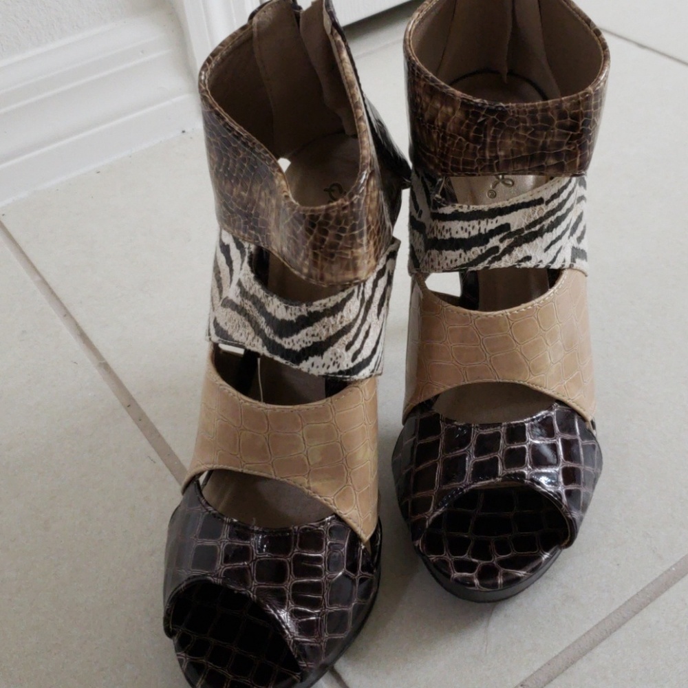 Shoes - Picture 5 of 7